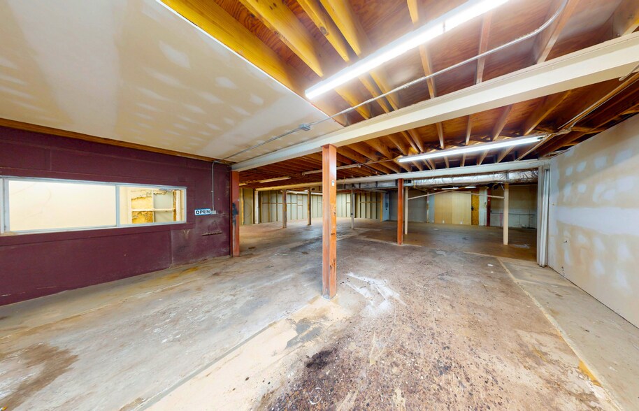 More Photos Of 5205 Starkey Rd, Roanoke Warehouse For Lease