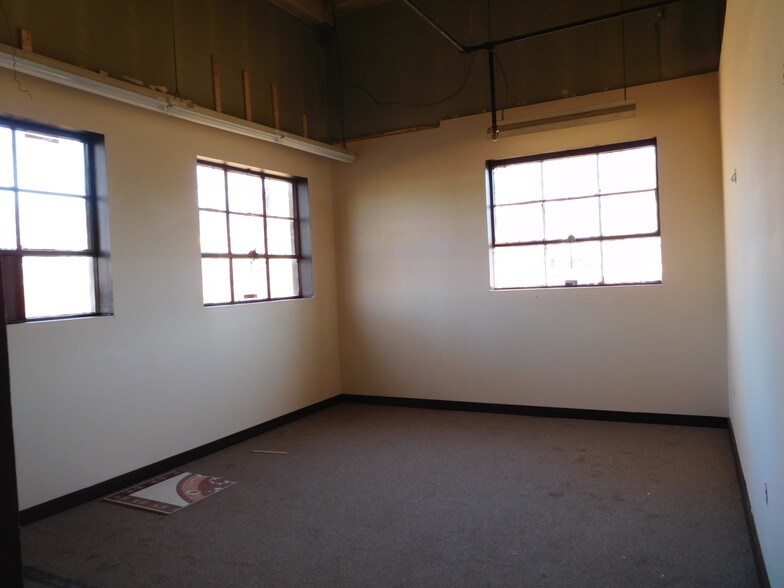 More Photos Of 95 Granby St, Bloomfield Manufacturing For Lease