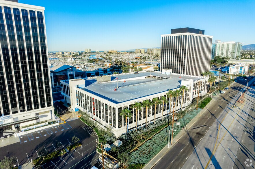 More Photos Of 4644 Admiralty Way, Marina Del Rey Parking Garage For Lease