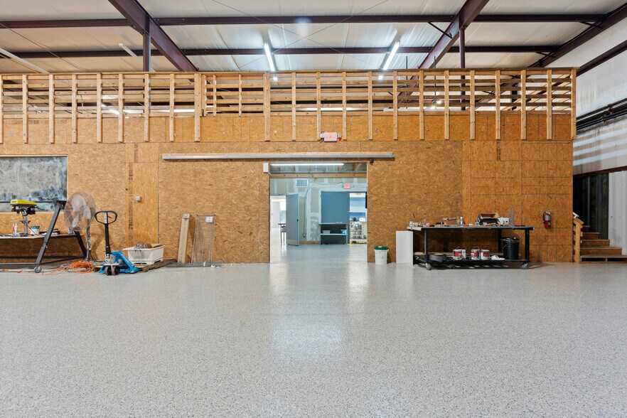 More Photos Of 7065 NW 22nd St, Gainesville Warehouse For Lease