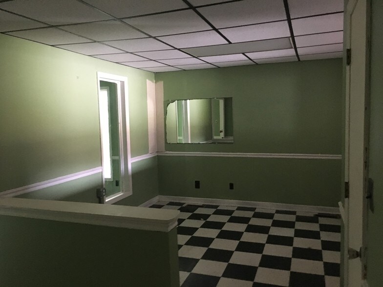 More Photos Of 4985-4991 Bethania Rd, Winston-Salem Office For Lease