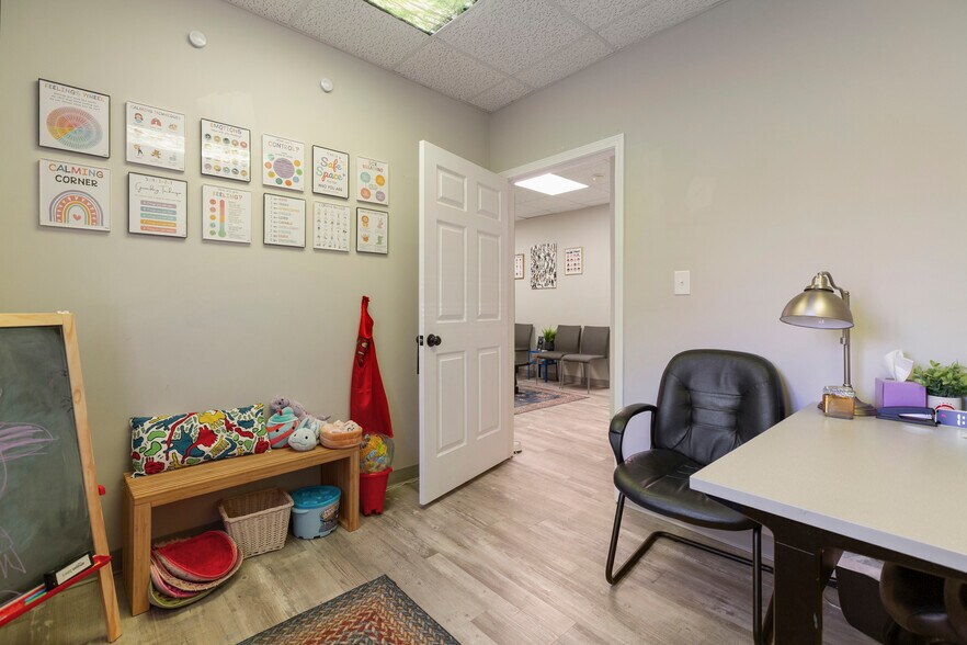 More Photos Of 1300 Gardiner Ln, Louisville Medical For Sale