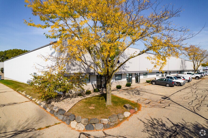 Primary Photo Of 2532-2550 Advance Rd, Madison Warehouse For Lease
