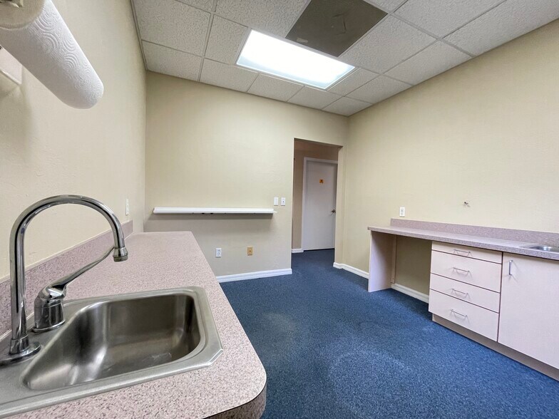 More Photos Of 3721 NW 40th Ter, Gainesville Medical For Sale