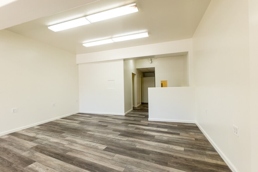 More Photos Of 3700 E 12th St, Oakland Storefront Retail Office For Lease