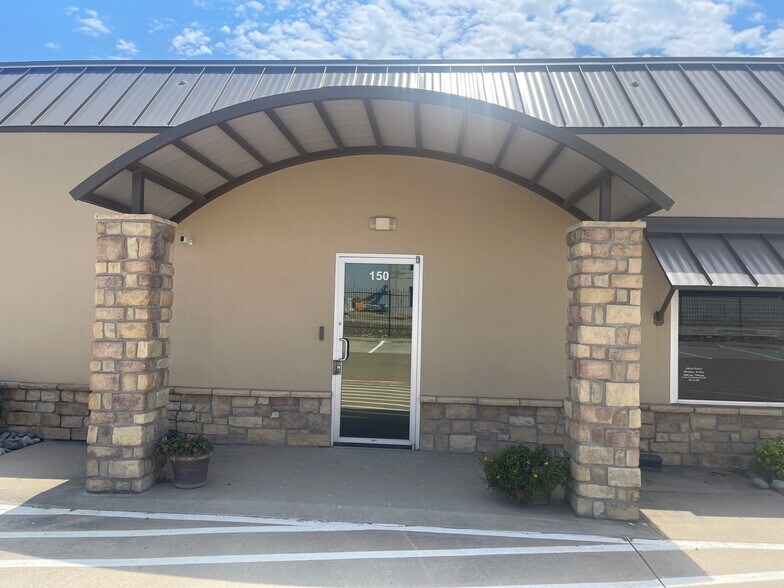 More Photos Of 3311 N Interstate 35 Hwy, Denton Medical For Lease
