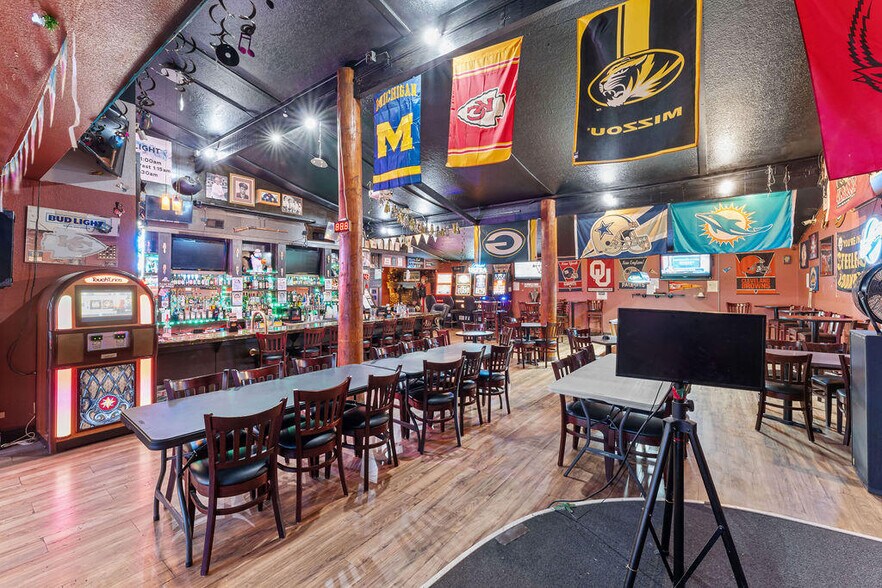 More Photos Of 76 Wright Hill Lane, Pineville Restaurant For Sale