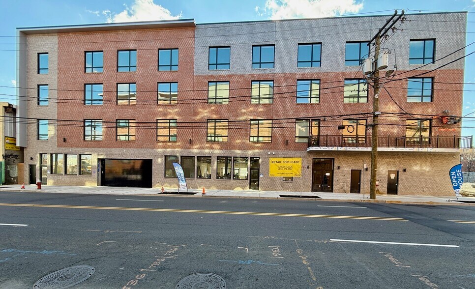More Photos Of 667 Grand St, Jersey City Apartments For Lease
