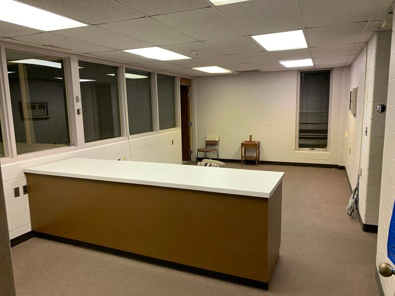 More Photos Of 105 E High St, Manheim Schools For Sale