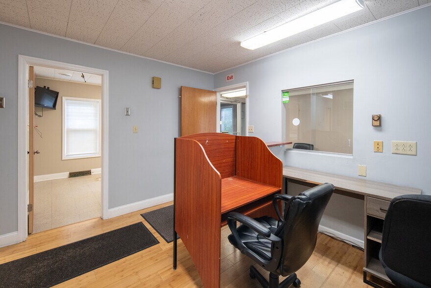 More Photos Of 1221 Altamont Ave, Schenectady Office For Sale