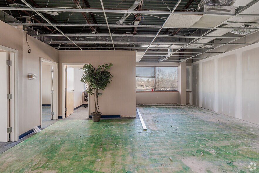 More Photos Of 840 Greenbrier Cir, Chesapeake Office For Lease