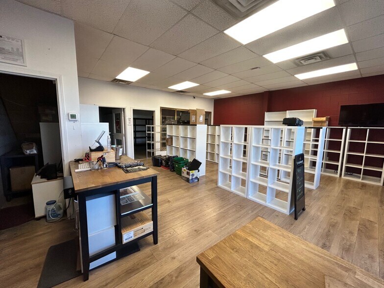 More Photos Of 1259 Highfield Cres SE, Calgary Light Distribution For Lease