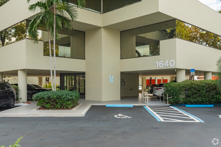 More Photos Of 1640 W Oakland Park Blvd, Fort Lauderdale Office For Sale