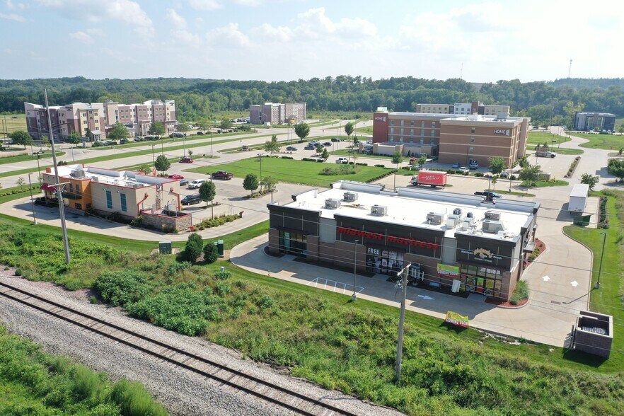 More Photos Of 746 Coral Ridge Ave, Coralville General Retail For Sale