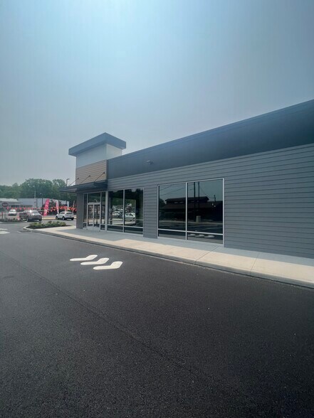 More Photos Of 43 S Mountain Blvd, Mountain Top Restaurant For Lease