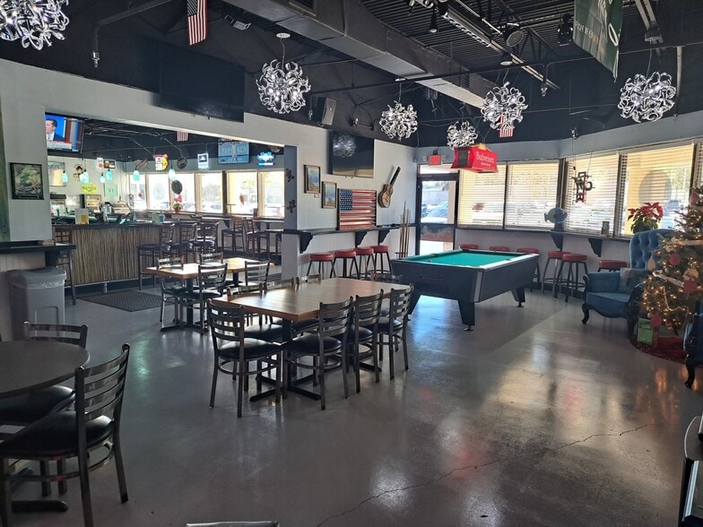 More Photos Of 1764-1868 NE Jensen Beach Blvd, Jensen Beach Bar For Lease