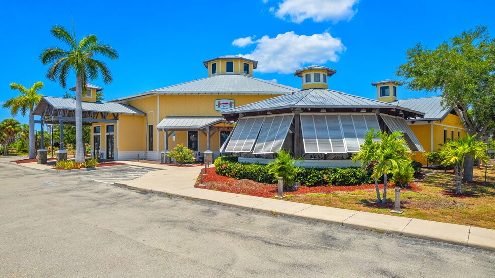 More Photos Of 17650 San Carlos Blvd, Fort Myers Supermarket For Sale