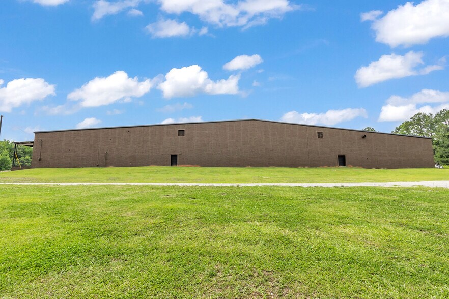 More Photos Of 121 Trotter Industrial Ln, Saluda Warehouse For Lease