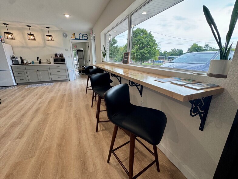 More Photos Of 124 10th St, Clarksville Coworking Space