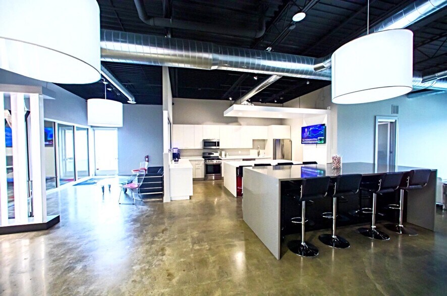 More Photos Of 30335 Stephenson Hwy, Madison Heights Warehouse For Sale