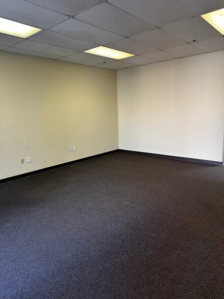 More Photos Of 4531 Market St, Ventura Manufacturing For Lease
