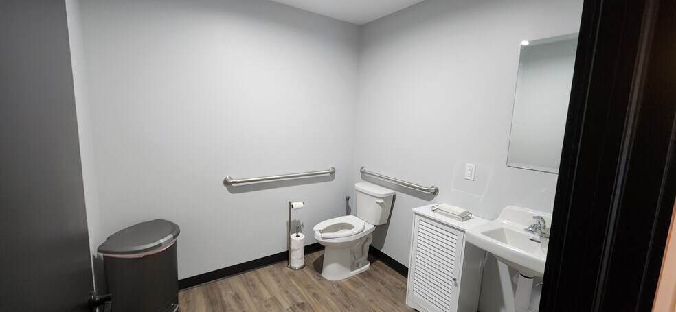 More Photos Of 81 N Main, Mount Clemens Loft Creative Space For Lease