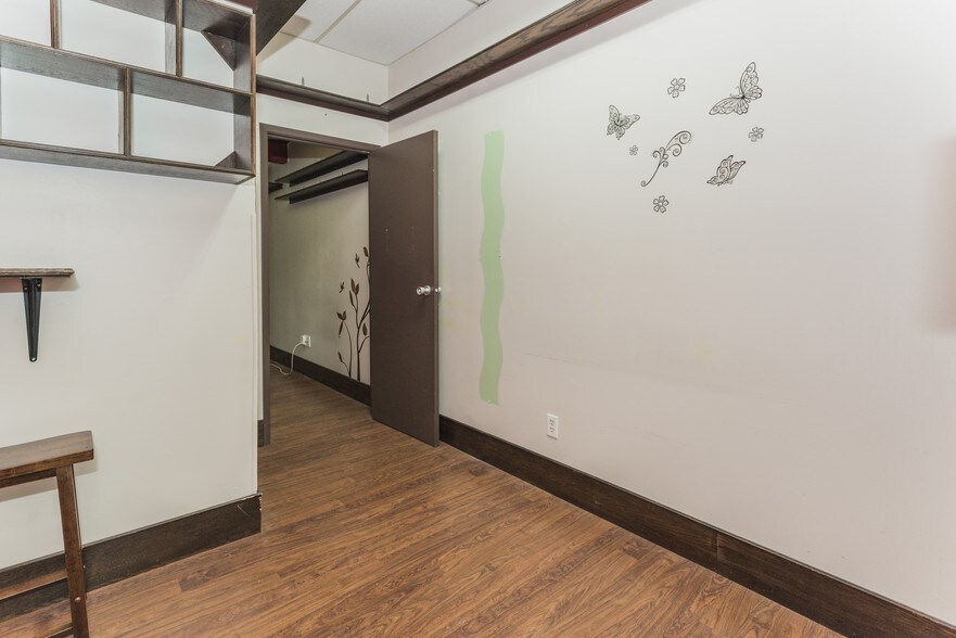 More Photos Of 40-66 Beverly Hills Dr, Toronto General Retail For Sale