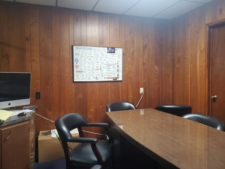More Photos Of 124 E Jackson St, Hugo Office For Sale