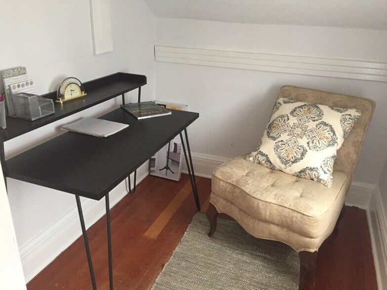 More Photos Of 1302 N 49th St, Seattle Multifamily For Sale