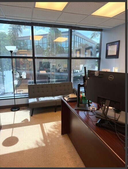 More Photos Of 4427 W Kennedy Blvd, Tampa Office For Lease
