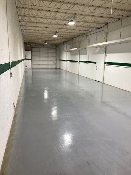 More Photos Of 4044 NE 5th Ter, Oakland Park Warehouse For Lease