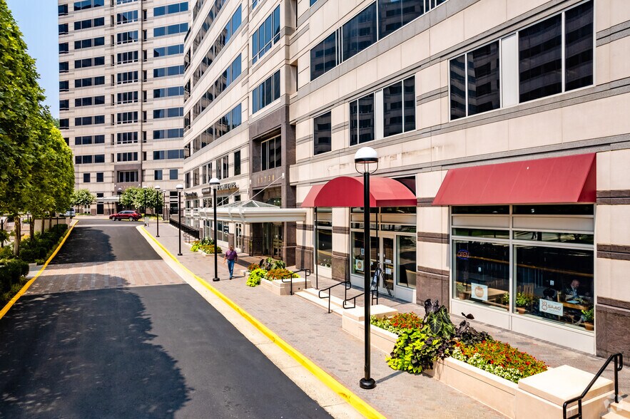 More Photos Of 11700 Plaza America Dr, Reston Unknown For Lease