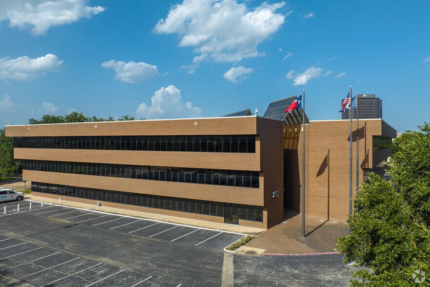 More Photos Of 263 N Sam Houston Pky E, Houston Office For Sale