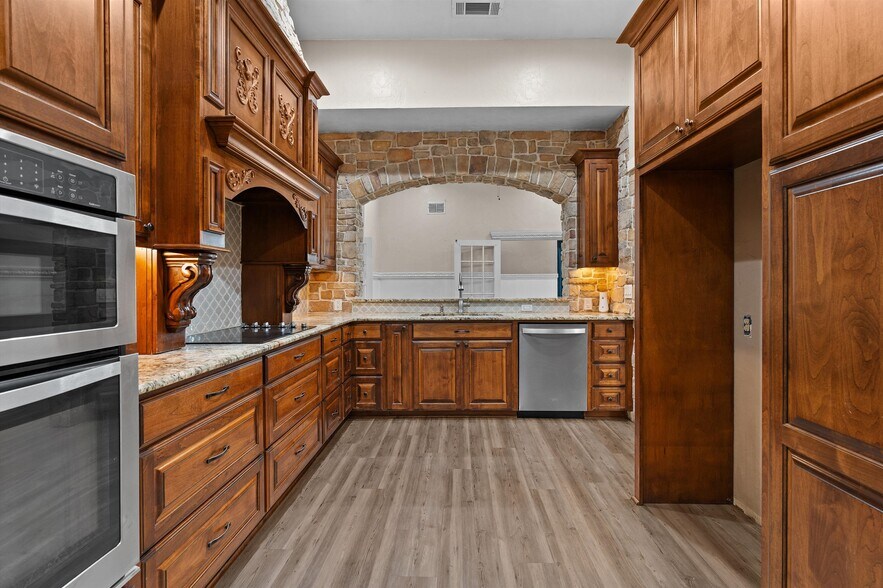 More Photos Of 605 E Broadway St, Jefferson General Retail For Sale