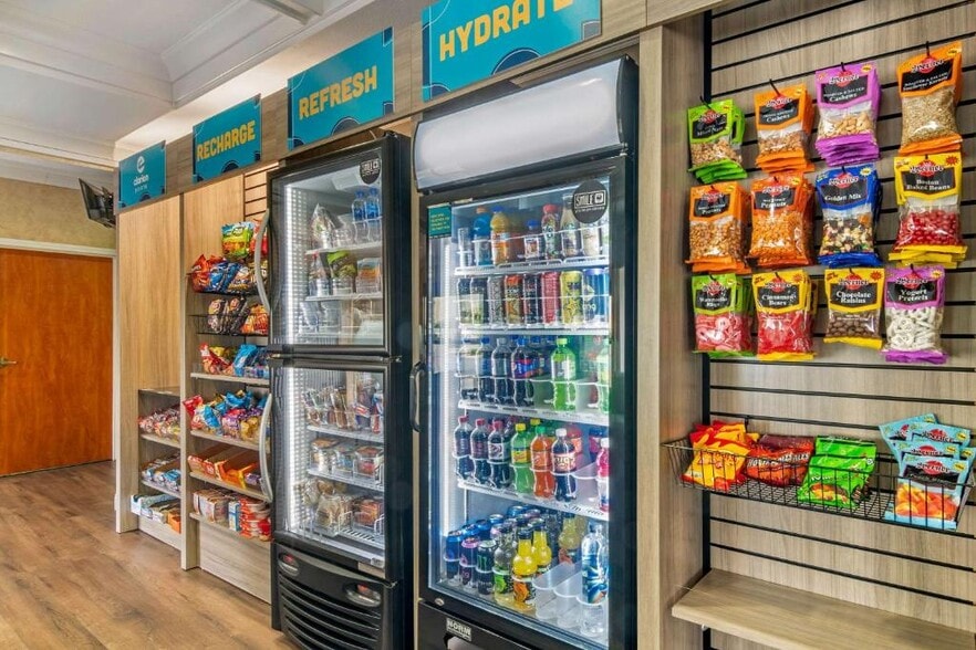 More Photos Of 1501 S Pacific Hwy, Medford Hotel For Sale