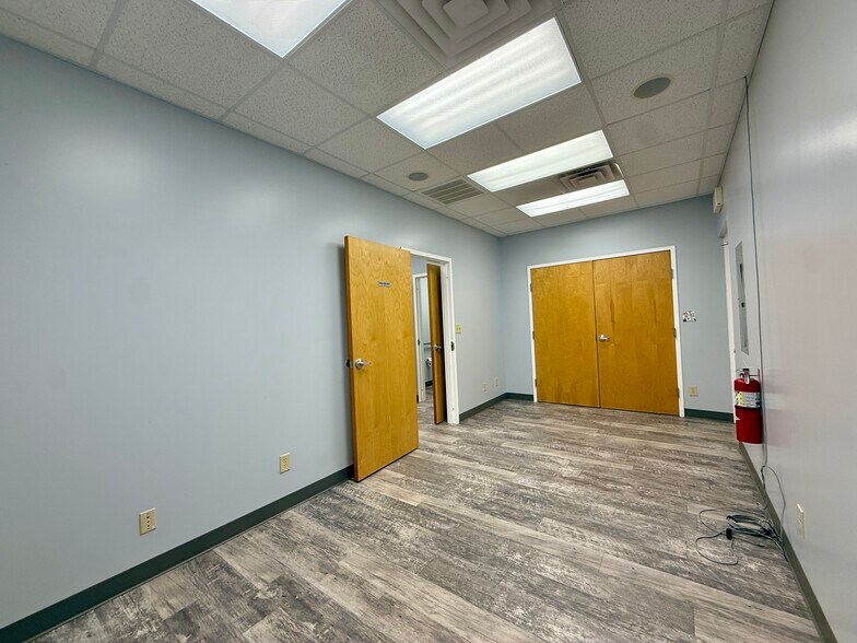 More Photos Of 2140 W Arlington Blvd, Greenville Medical For Lease