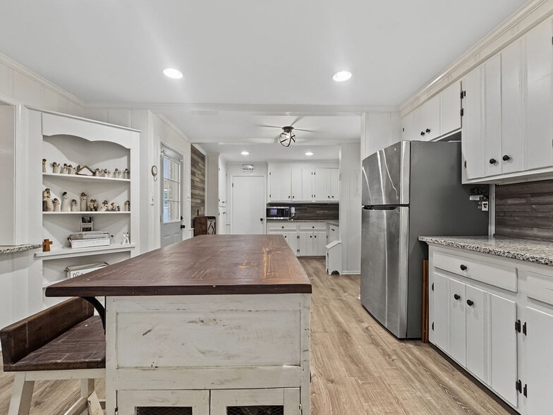 More Photos Of 5602 Highway 69 N, Northport Flex For Sale