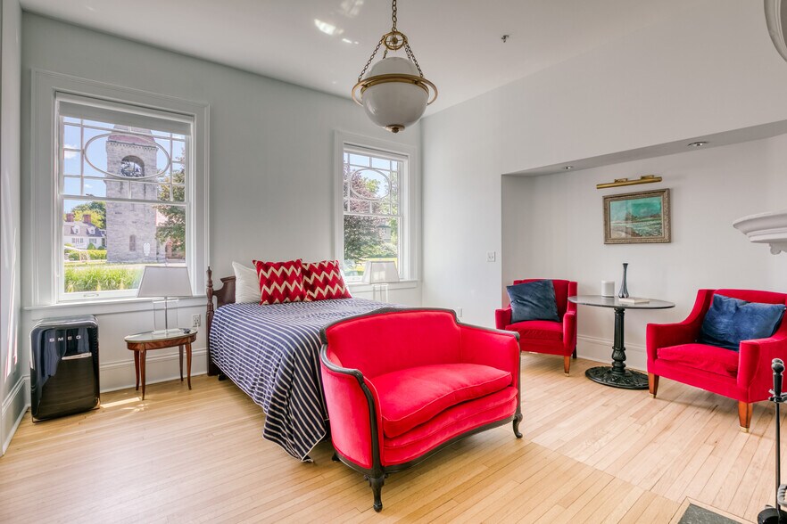 More Photos Of 2 Kemble St, Lenox Hotel For Sale