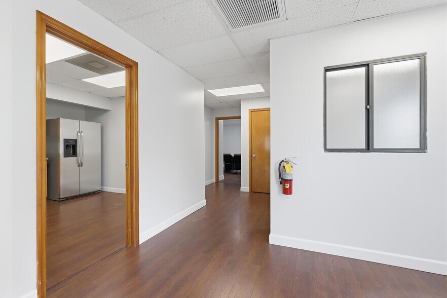 More Photos Of 623 Pleasant St, Lake Helen Flex For Lease