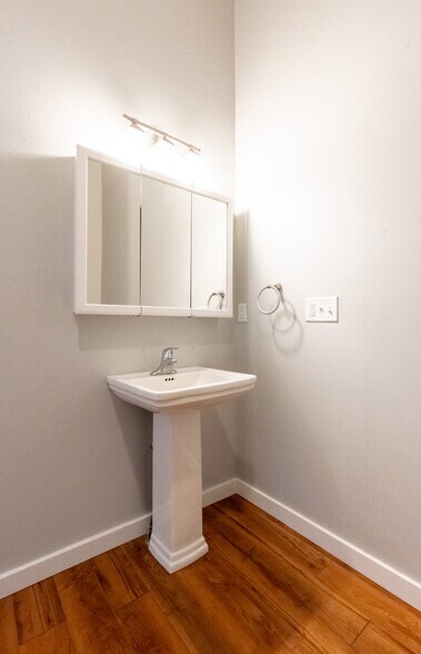 More Photos Of 211 Jetway Dr, Belgrade Flex For Sale