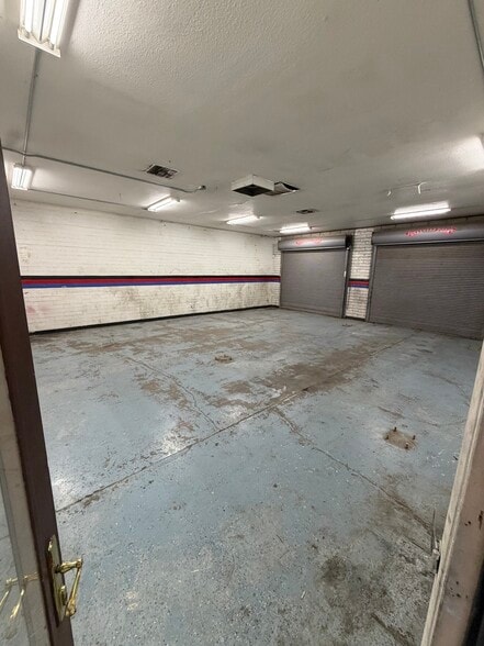 More Photos Of 4318 W Glendale Ave, Glendale Auto Repair For Lease