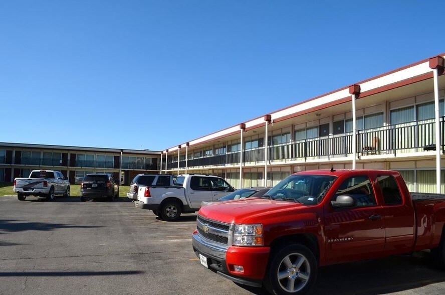 More Photos Of 2759 Mount Pleasant St, Burlington Hotel For Sale