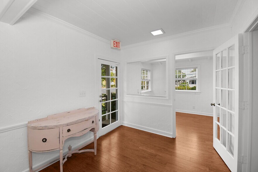 More Photos Of 300 SE Detroit Ave, Stuart Office For Lease