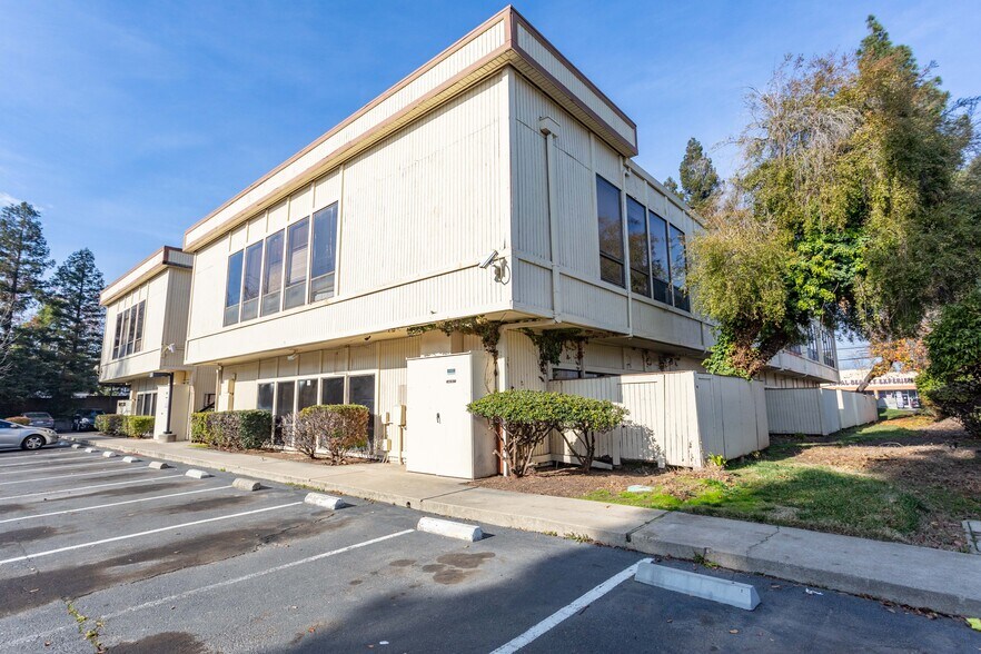 More Photos Of 2848 Arden Way, Sacramento Office For Lease