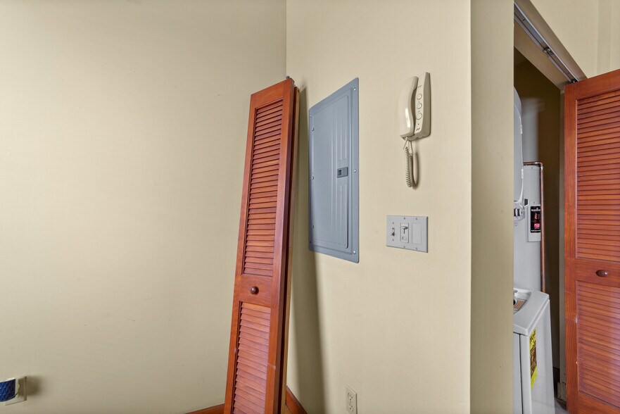 More Photos Of 2800-2806 Mayfield Rd, Cleveland Heights Storefront Retail Office For Sale