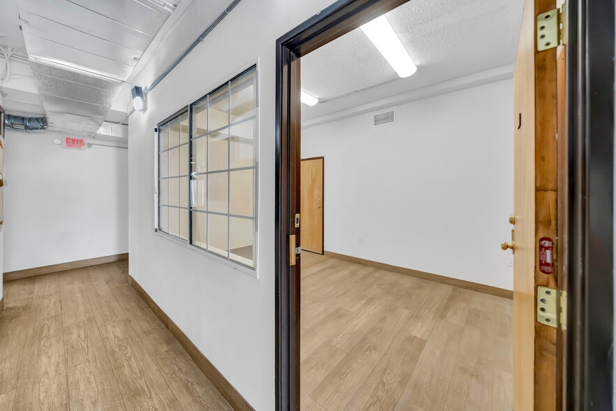 More Photos Of 1926 S Main St, Santa Ana Office For Lease