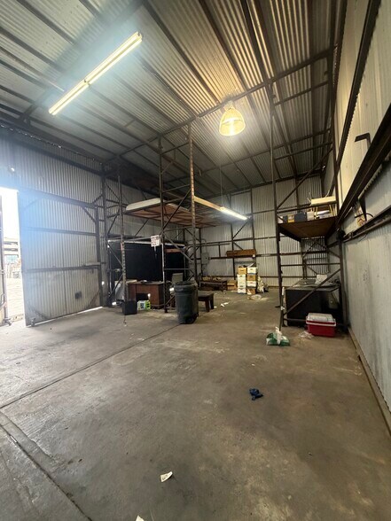 More Photos Of 10986 Vulcan St, South Gate Contractor Storage Yard For Sale