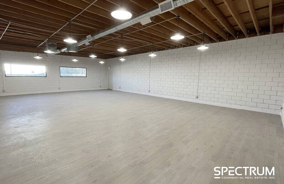 More Photos Of 23012 Ventura Blvd, Woodland Hills Loft Creative Space For Sale