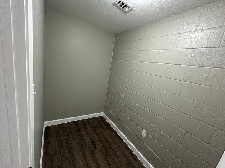 More Photos Of 3120-3122 E Lancaster Ave, Fort Worth Storefront Retail Office For Lease