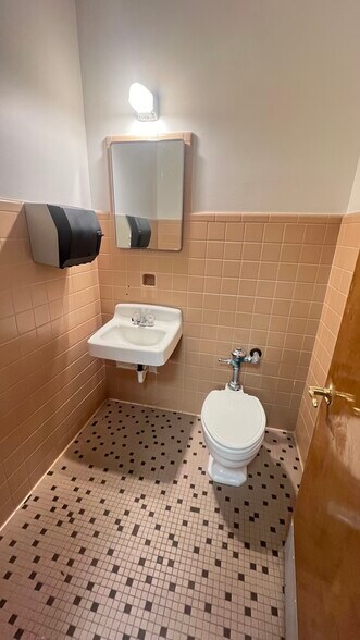 More Photos Of 2908 Chamberlayne Ave, Richmond Office For Lease